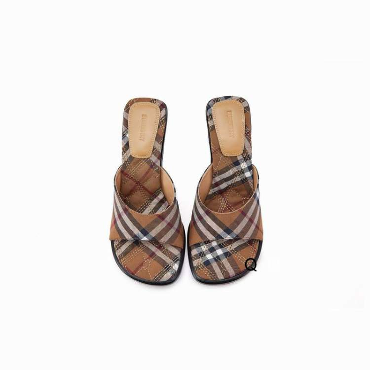 Picture of Burberry Shoes _SKUBurberrysz35-4010CMGDT04021910